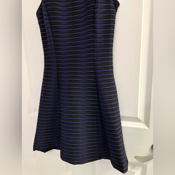 GUESS • Sleeveless Purple Minidress - Picture 4 of 13